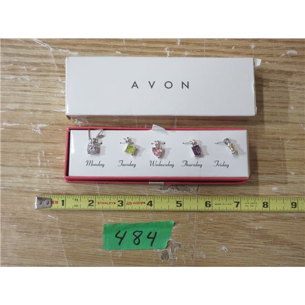 Avon CZ Pays Of The Week Necklace Multicolors