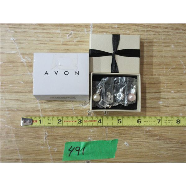 Dairy Jane 5 Day Pendant Necklace