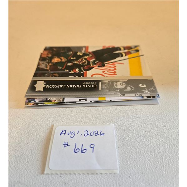 Assorted Arizona Coyotes and Utah Mammoth Cards - No Duplicates