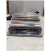 Image 4 : Mixed lot,  decor, candle holders, cds, etc.