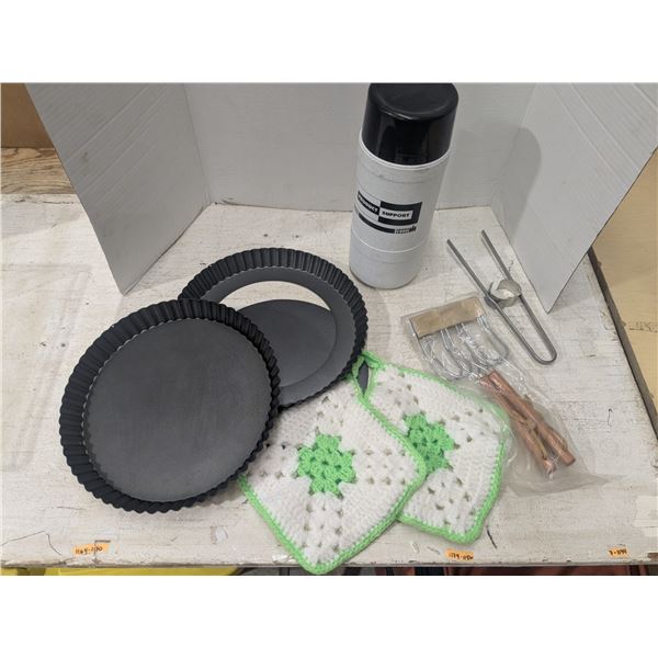 Kitchenware, cake pans, thermos, etc