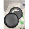 Image 2 : Kitchenware, cake pans, thermos, etc