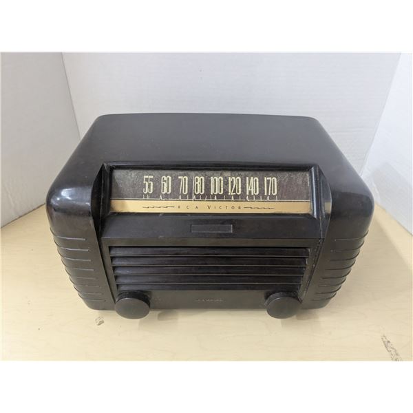 Vintage RCA victor radio, 1950s, modelBT502, not tested
