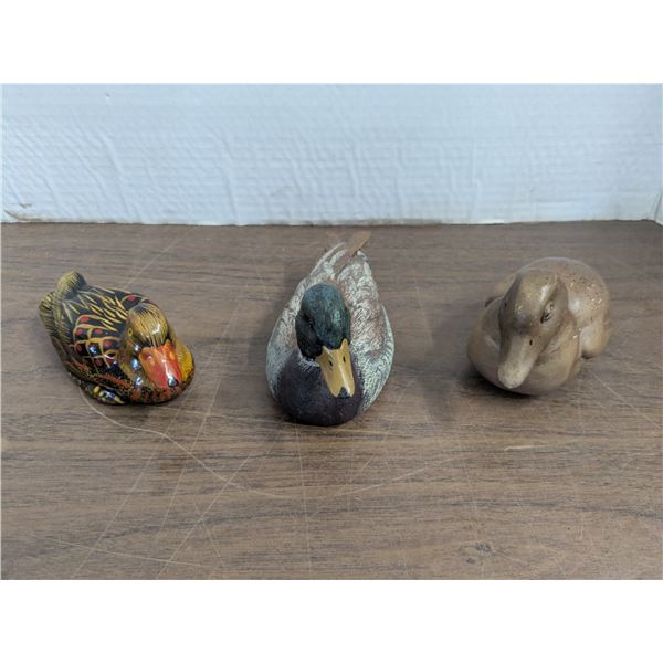 3 Duck statuettes