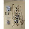 Image 1 : Gold tone jewellery