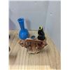 Image 2 : Salt and pepper shakers with décor