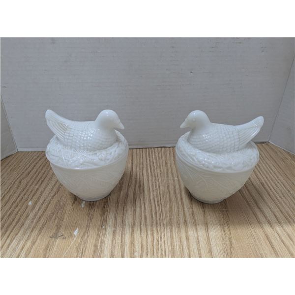 2 vintage avion nesting hen dishes