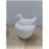 Image 2 : 2 vintage avion nesting hen dishes