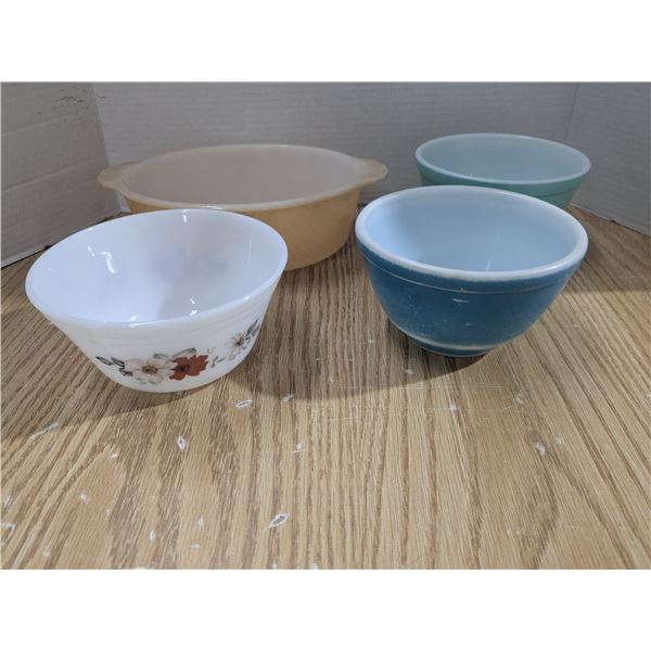 Vintage fireking and Pyrex dishes