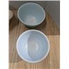 Image 2 : Vintage fireking and Pyrex dishes