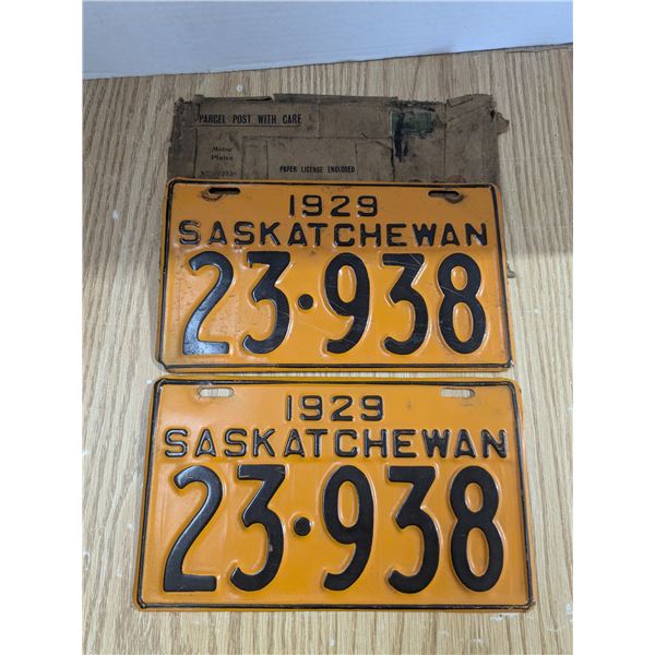 1929 Sask license plates, matching pair, with original packaging