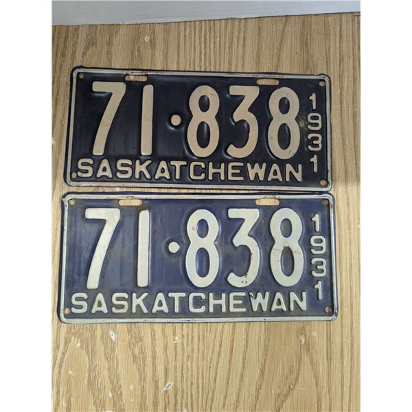1931 Sask license plates, matching pair