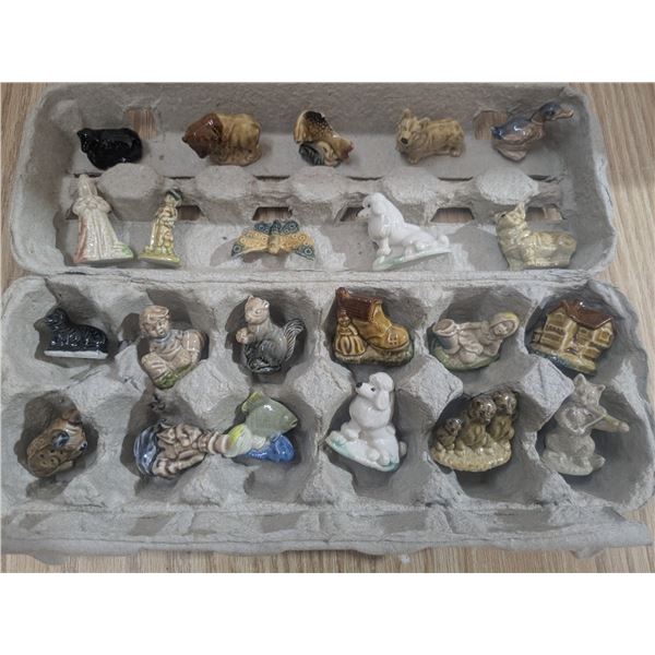 22 wade porcelain miniatures