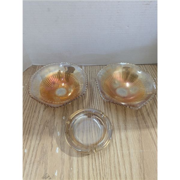 2 carnival glass bowls