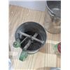 Image 4 : Pail of vintage kitchenware