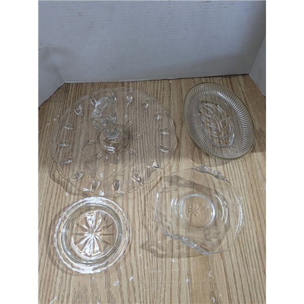 4 clear glass serving dishes