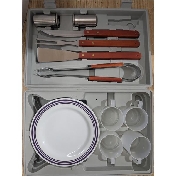 BBQ set with plastic dishes, in case