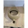 Image 1 : Ceramic bed pan with spout