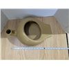 Image 2 : Ceramic bed pan with spout