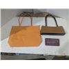 Image 1 : 2 purses, one wallet