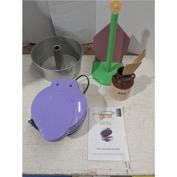 Mixed kitchenware