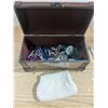 Image 1 : Chest of clip keychains, with coinpurse