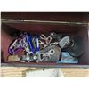 Image 2 : Chest of clip keychains, with coinpurse
