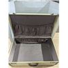 Image 3 : Vintage suitcase, 26x16x9"