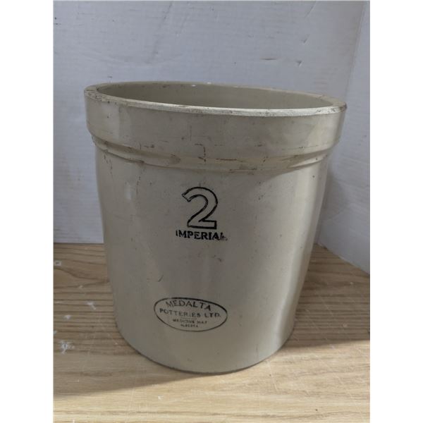 Medalta 2 gallon crock, no cracks or chips