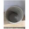 Image 2 : Medalta 2 gallon crock, no cracks or chips