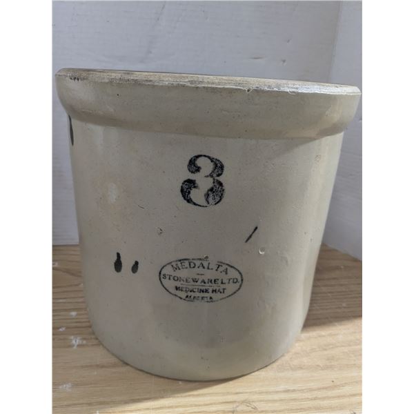 Medalta 3 gallon crock, no cracks or chips