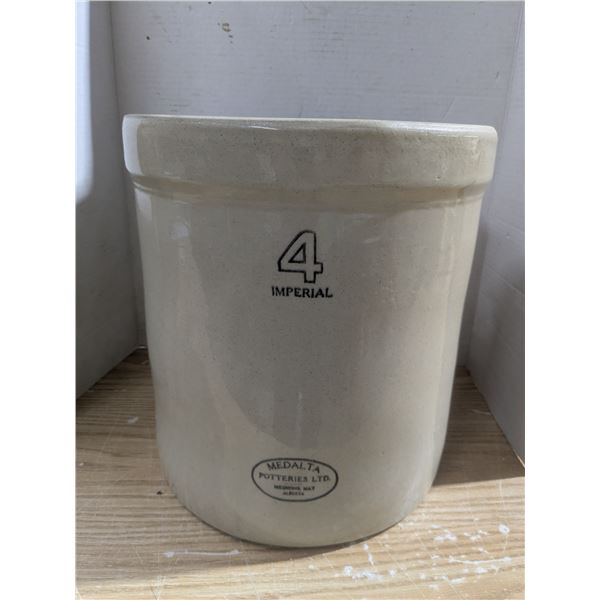 Medalta 4 gallon crock, no cracks or chips