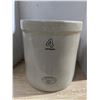 Image 1 : Medalta 4 gallon crock, no cracks or chips