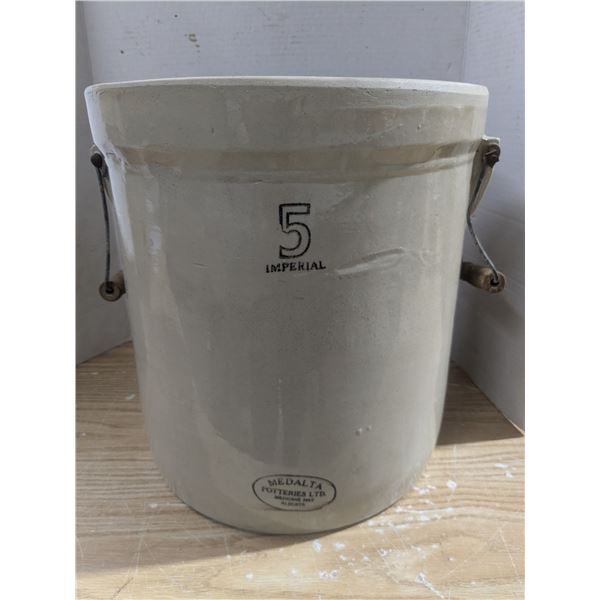 Medalta 5 gallon crock, no cracks or chips