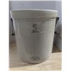 Image 1 : Medalta 5 gallon crock, no cracks or chips
