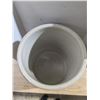 Image 2 : Medalta 8 gallon crock, no cracks or chips