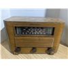 Image 1 : Vintage GE radio