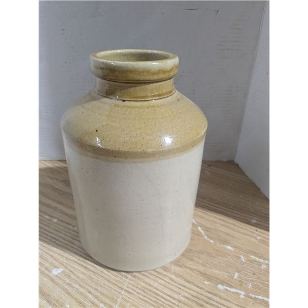 Stoneware jug, cracked
