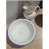 Image 2 : Vintage wash basin and pitcher, 15"