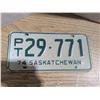 Image 3 : 1974 and 1976 Saskatchewan license plates