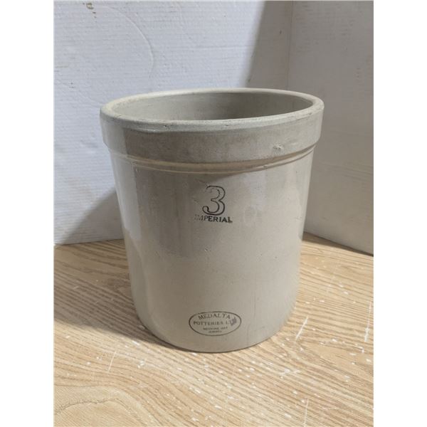 Medalta, 3 gallon crock, cracked sides