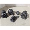 Image 1 : 5 stone carvings - beavers