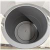 Image 2 : Large rubbermaid bucket/tub, approximately 18 gallon