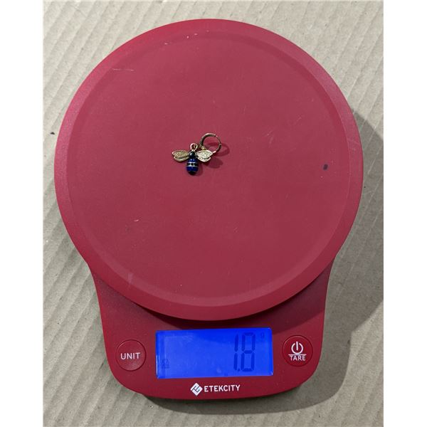Marked "925" Gold Plated Bee Earing. (Weight  1.8g)