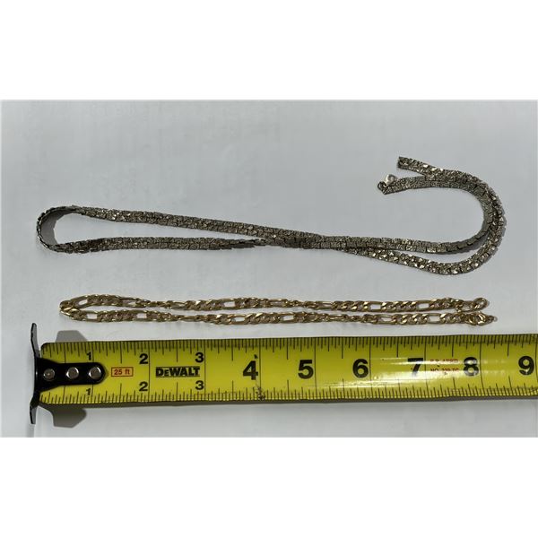 Lot of 2 Necklace.