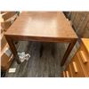 Image 1 : Wood Grain Table