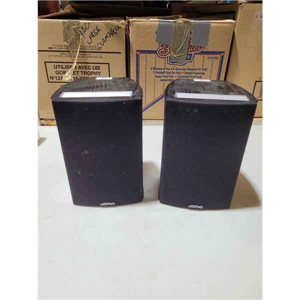 Pair of Jamo E600 Bookshelf Speakers