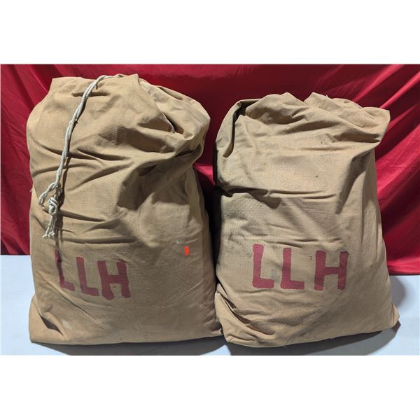 2 VTG Military Sleeping Bags in Original Canvas Duffels