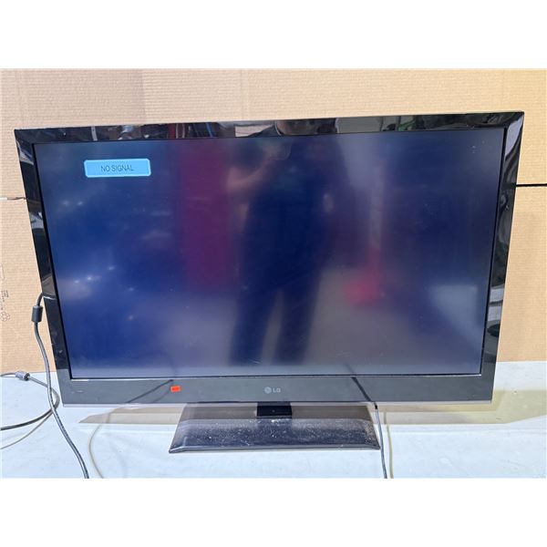 LG 42" TV Model 42LV4400