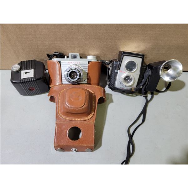 Vintage Cameras & Accessories: Starflex Brownie & Kodak Pony 828